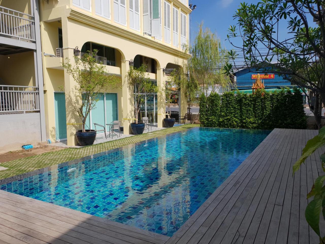 Latima Boutique Hostel Kanchanaburi Esterno foto