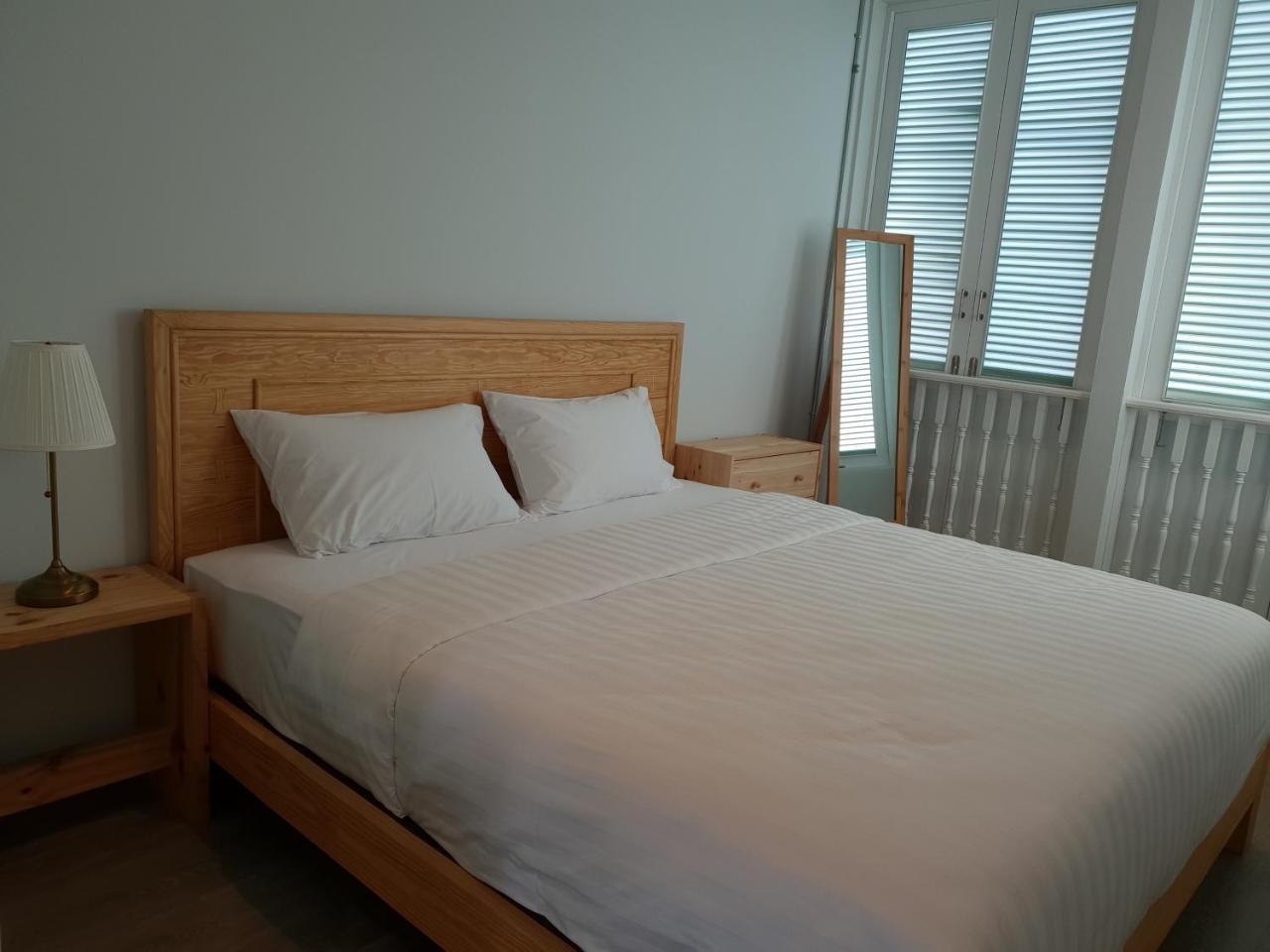 Latima Boutique Hostel Kanchanaburi Esterno foto