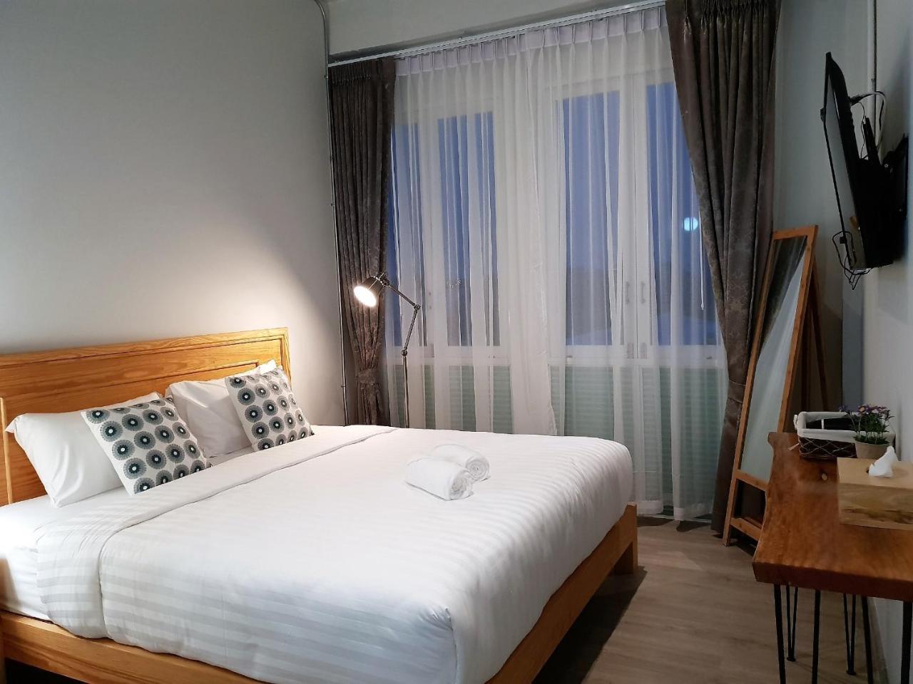 Latima Boutique Hostel Kanchanaburi Esterno foto