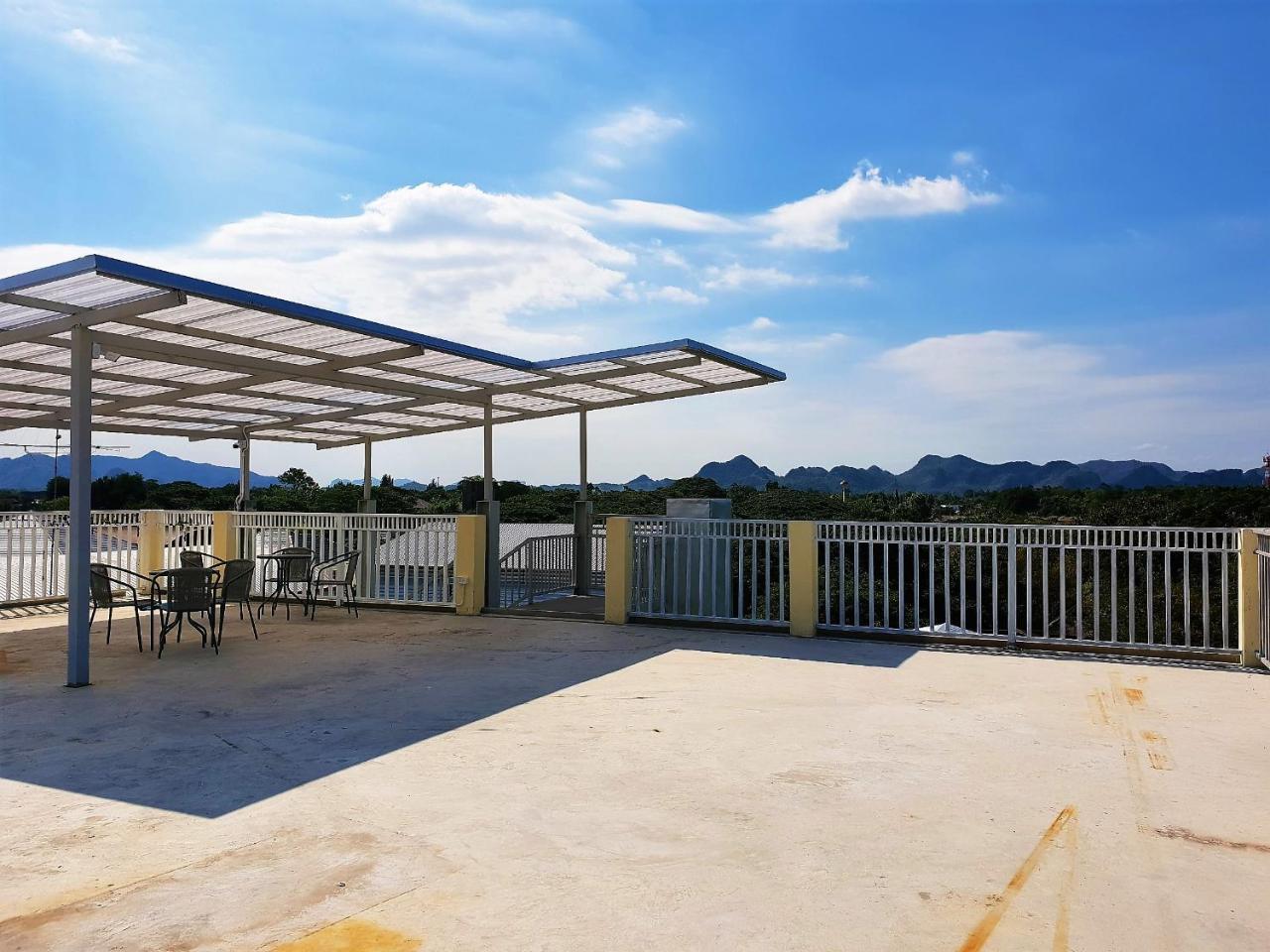 Latima Boutique Hostel Kanchanaburi Esterno foto